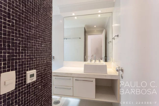 Imagem Vila Nova Conceição Venda - 3 Suítes - 3 Vagas - 206m²