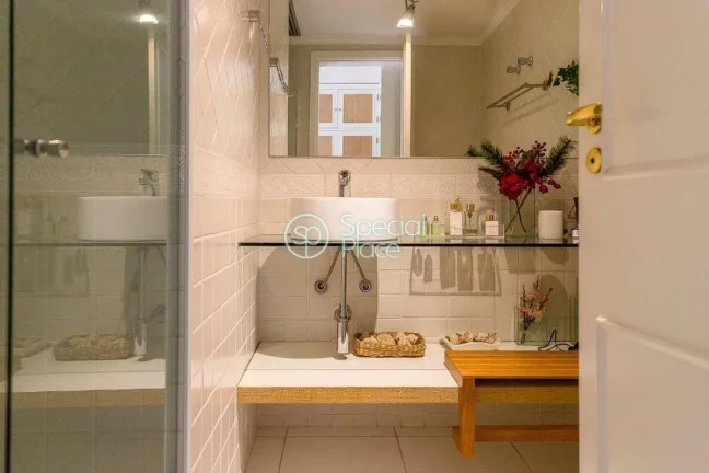 Imagem Belíssimo apartamento com 264 m² de área privativa, living com pé direito duplo, lareira, mezani...