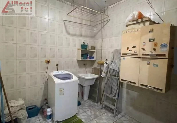 Imagem Imperdível oportunidade! Casa à venda em Praia Grande-SP, bairro Tupi, 3 quartos, 1 sala, 1 banheiro, 105 m² de área.