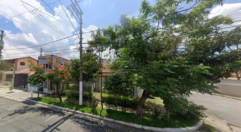 Casa com área total de 295 M² e 170M² de área construída, com 3 dormitórios sendo 1 suíte, 3 ...