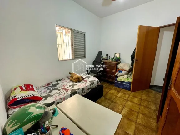 Imagem Esta excelente casa está situada a apenas 5 minutos da orla de Caraguatatuba, no bairro Poiares, um...