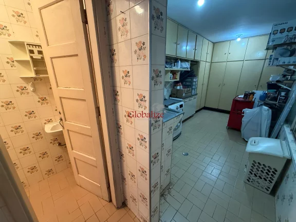 Imagem Oportunidade Sobrado à Venda com 3 dormitórios e 2 vagas no bairro da Encruzilhada em Santos por R$ 850 mil