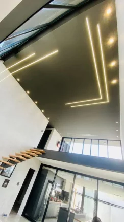 Imagem Sobrado com 3 dormitórios para alugar, 250 m² por R$ 8.200,00/mês - Condomínio Terras do Vale - Caçapava/SP