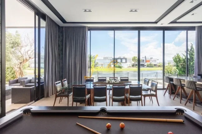 Imagem Sobrado Com 06 suítes Beira Lago, mobiliado e decorado com piscina em concreto aquecida