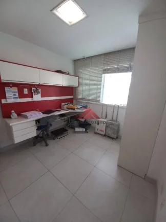 Imagem Varandão,salão.04 quartos 03 vagas na escritura,em um magnifico apartamento no miolo do inga,na presidente pedreira,todo mobiliado,inclusive ficam os