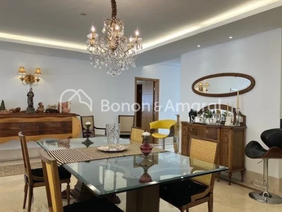 Imagem Ampla residência, muita luz natural, cômodos grandes, funcionalidade
483m² área construída em u...