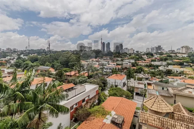 Imagem Apartamento em rua tranquila da Vila Madalena com 4 suítes e 5 vagas, 210m²