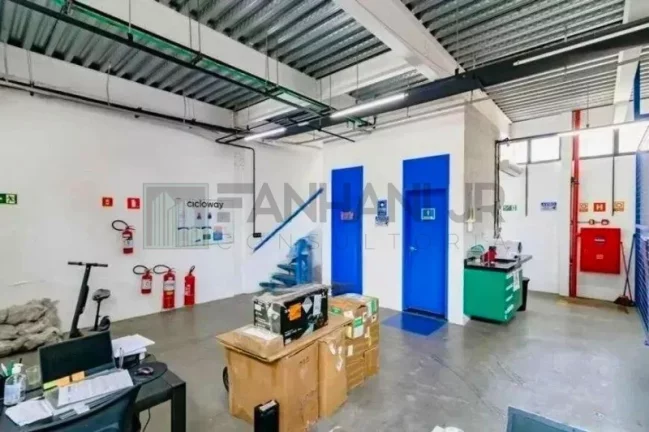 Imagem Imperdível: Casa Comercial à Venda em Pinheiros, São Paulo-SP - 8 salas, 4 banheiros, 4 vagas de garagem, 966 m² de área.