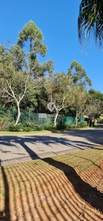Imagem Terreno de esquina, com 1.258 m², em leve declive, ideal para projetos