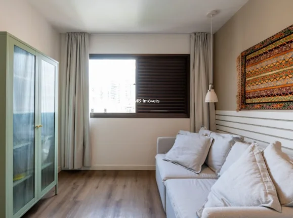 Imagem Imperdível oportunidade! Apartamento de 3 quartos com suíte, sala ampla e 3 vagas na garagem em Moema, SP. Confira!