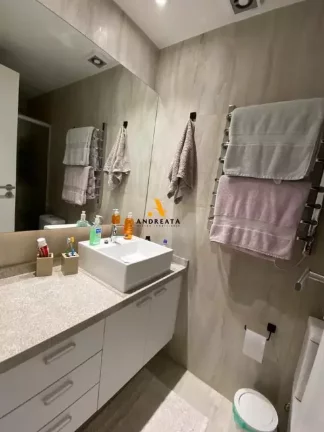 Imagem Barra da Tijuca - Alfa Barra - Vendo maravilhoso apto de 3qts - 1 suite - Totalmente reformado- R$1.500.000