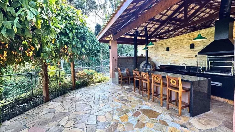 Imagem O Equilíbrio Perfeito entre o Design Moderno e o Acolhimento da Serra