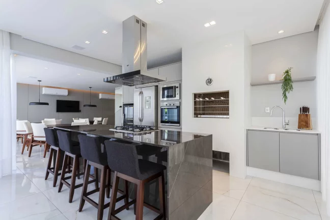Imagem Apartamento novo com 4 dormitórios sendo 2 suítes e 3 vagas no Centro de Balneário Camboriú