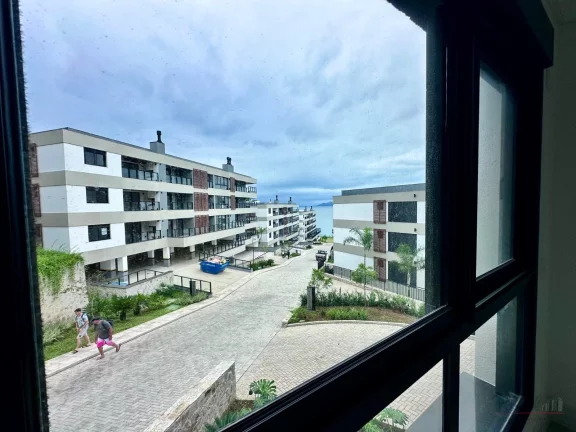 Imagem Apartamento exclusivo à beira-mar, localizado no prestigiado bairro João Paulo, em Florianópolis....