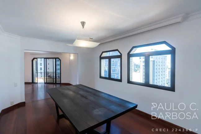 Imagem Itaim Bibi - Rua Sem Saída - 3 Dormitórios (1 Suíte) - 3 Vagas - 240m²