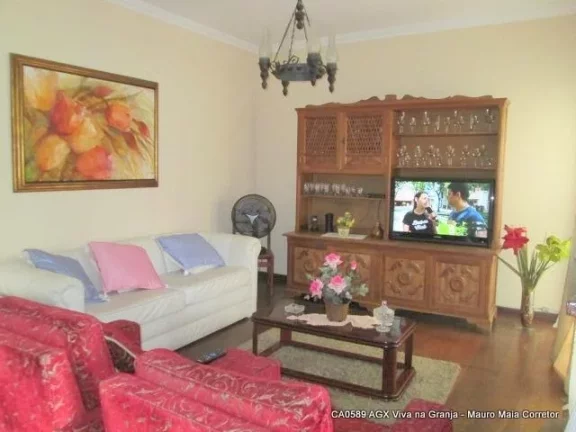Imagem Casa situada em um bolsão residencial, altura do Km 23 da Raposo Tavares.