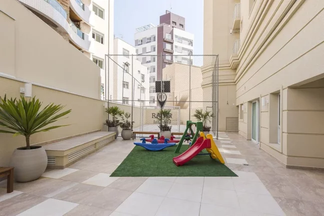 Imagem Um projeto neoclássico, com apartamentos com 3 dormitórios (suíte). Localizado na rua Barão dos ...