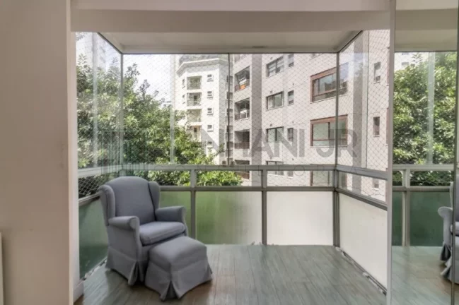 Imagem Luxuoso apartamento de 4 quartos e 3 suítes no Jardim Paulista, São Paulo - 260m², 3 salas, 2 vagas. Venha conhecer!