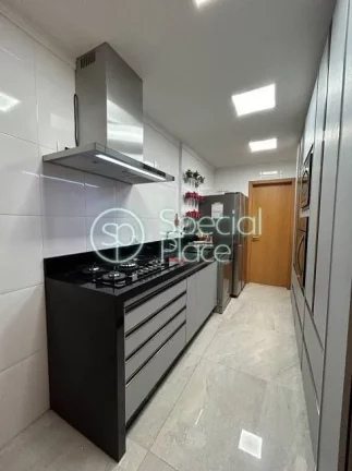 Imagem Belíssimo imóvel finamente decorado. São 123m2 de área privativa, 3 dormitórios ( 1 suíte) e 2...