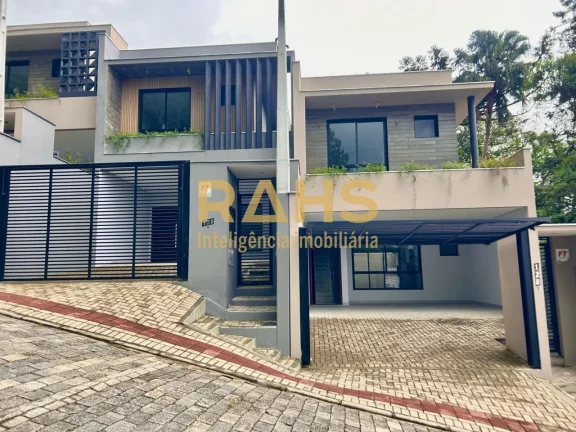 Ótimo sobrado geminado, novo no bairro América, próximo ao Hospital Dona Helena. Conta com 158,55...