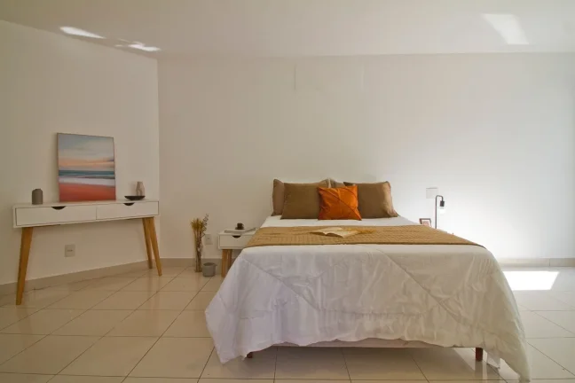 Imagem Apartamento 34M² Reformado, 1Q, 1 Banheiro, 1 Vaga, Varanda, Piscina, Academia, Salão de Festas, Sol da Manhã, Portaria 24h.