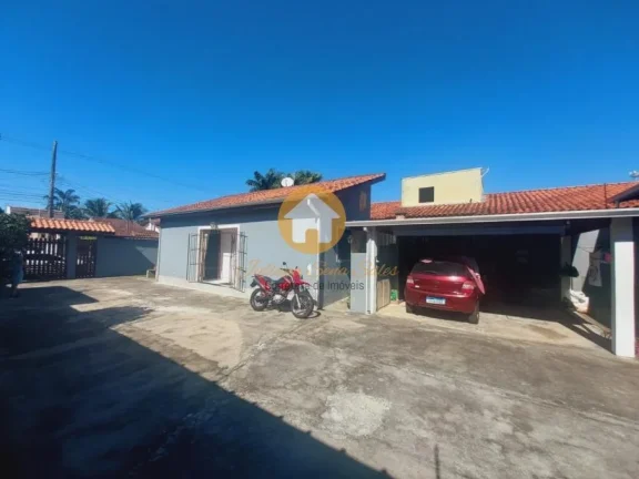 Imagem Casa à Venda  3 Suítes e até 10 vagas em Caraguatatuba- Sp