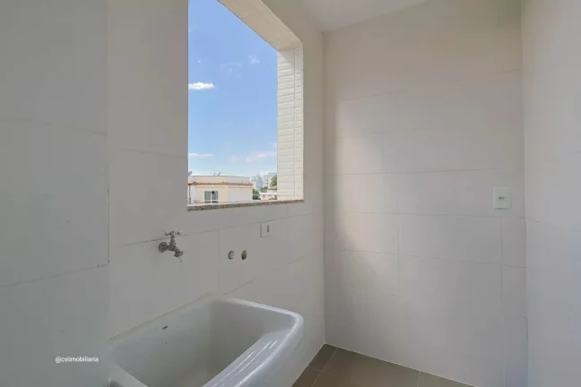 Imagem Imóvel aconchegante à venda com 4 quartos, sendo 1 suíte, e 2 banheiros no total. O condomínio f...
