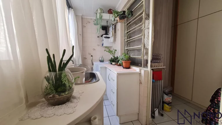 Imagem Apartamento Central de 3 Dormitórios com Suíte e Garagem - Semi Mobiliado