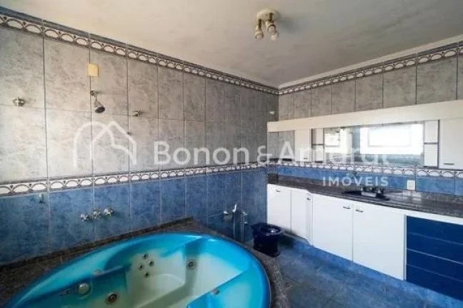 Imagem Ãtimo sobrado com 4 quartos sendo 2 suÃ­tes, suÃ­te master com hidromassagem, sala com lareira e pÃ...