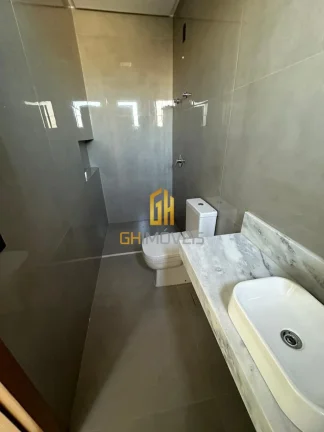 Imagem O sobrado possui 

- 4 suítes plenas, a suite master com closet, banheira e varanda estendida, com ...