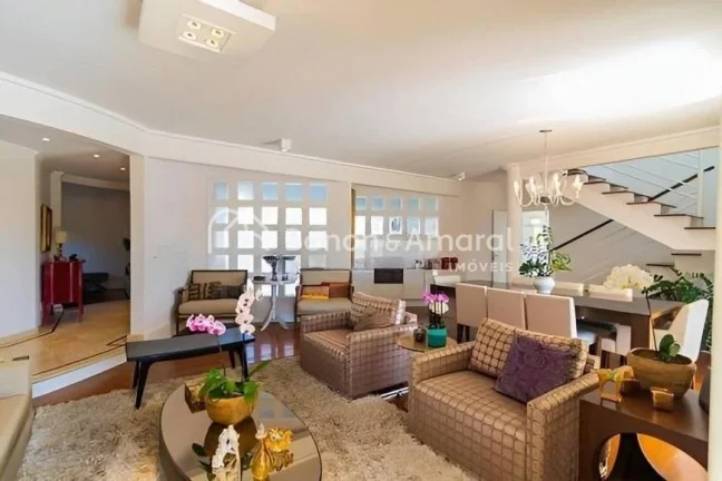 Imagem Lindo sobrado com 4 quartos, sendo 1 suíte máster, salas de jantar, estar e TV, cozinha planejada,...