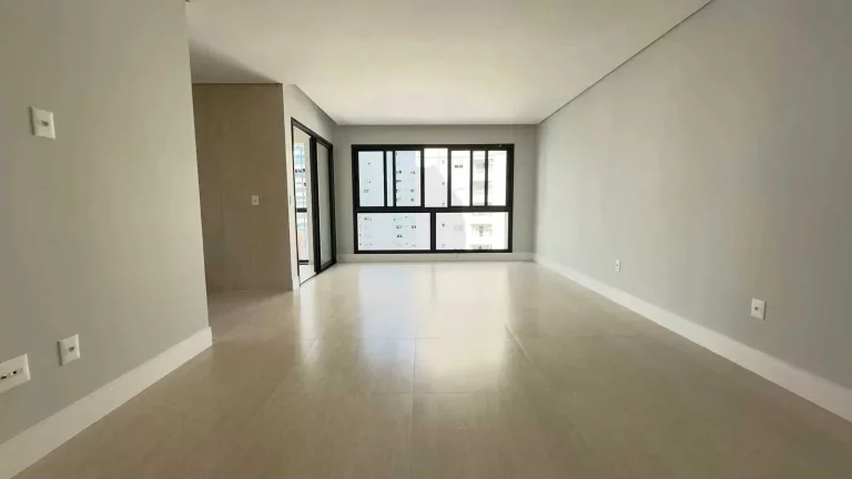 Imagem Apartamento de 3 suítes e 2 vagas de garagem no centro de Balneário Camboriú/SC