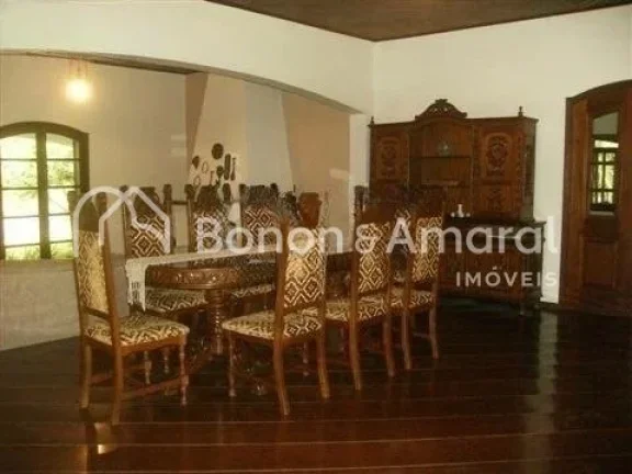 Imagem Excelente imóvel, alto padrão, com sólida construção, executada com materiais de primeira linha...