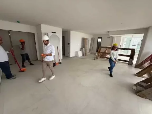 Imagem Apartamento na planta com 4 suítes e 3 vagas de garagem no Centro de Balneário Camboriú