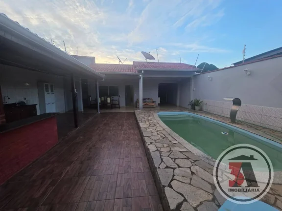 Imagem Casa 4/4 com Piscina Zona Sul