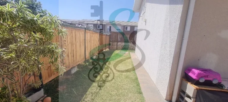 Imagem Oportunidade única: Casa térrea em condomínio no Balneário Tropical em Paulínia-SP, 2 quartos, 1 sala, 1 banheiro, 2 vagas de garagem, 78,40 m² de área. Venha viver com conforto e segurança!