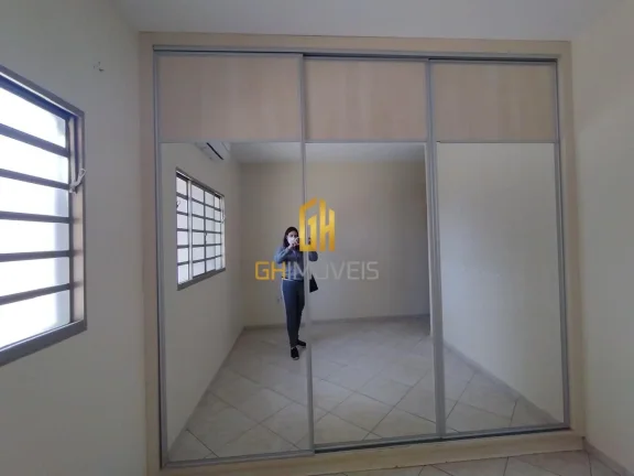 Imagem Casa com 3 quartos no Bairro Ilda, em terreno com 240m² com 90m² de área construída possui:- Sal...