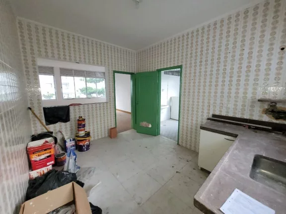 Imagem ASTÚRIAS - LOCALIZAÇÃO PRIVILEGIADA, UMA QUADRA DA PRAIA, AMPLO APARTAMENTO COM 100 M² ÚTEIS, GARAGEM DEMARCADA NO PRÉDIO, SERVIÇO DE PRAIA.