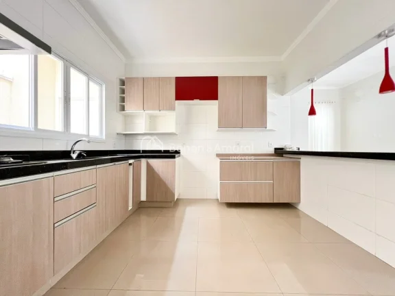 Imagem Casa térrea com 3 quartos, sendo 3 suítes, sala de estar, sala de jantar, área gourmet com churra...