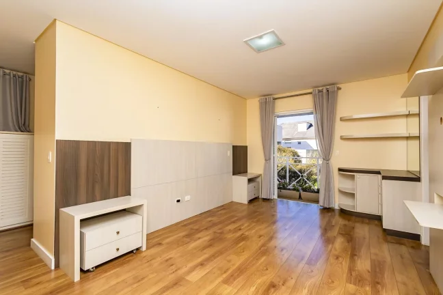 Imagem Casa em Condomínio de 4q. em Campo Comprido