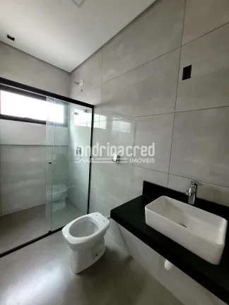 Imagem Casa Nova no Condomínio Tangará – Parque Tauá, Londrina: 3 suítes, área gourmet, quintal amplo, alto padrão e lazer completo na Zona Sul!