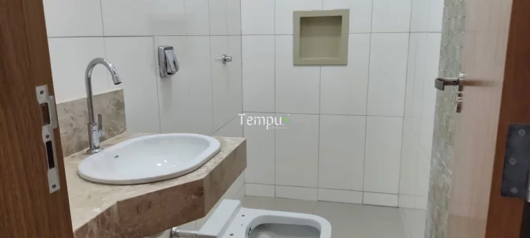 Imagem Casa Nova, com 3 Suítes, área gourmet com Churrasqueira, em Jardim Atlântico, Goiânia/GO