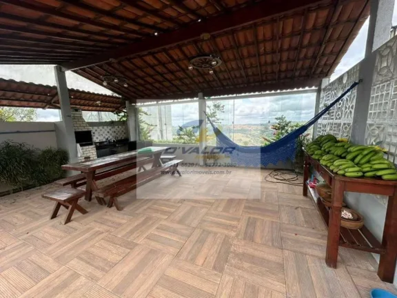 Imagem Vendo lindo Chalé com área total de 518 m², espaço gourmet e 3 vagas