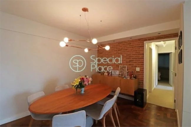 Imagem Apartamento com três dormitórios, totalmente reformado. A cozinha ficou linda e está integrada ao...