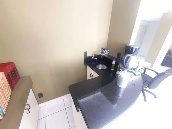 Imagem Sala Comercial à Venda, 81,8 m2, 2 ambientes com sacada, 2 bwc, garagem, Centro, Florianópolis, SC