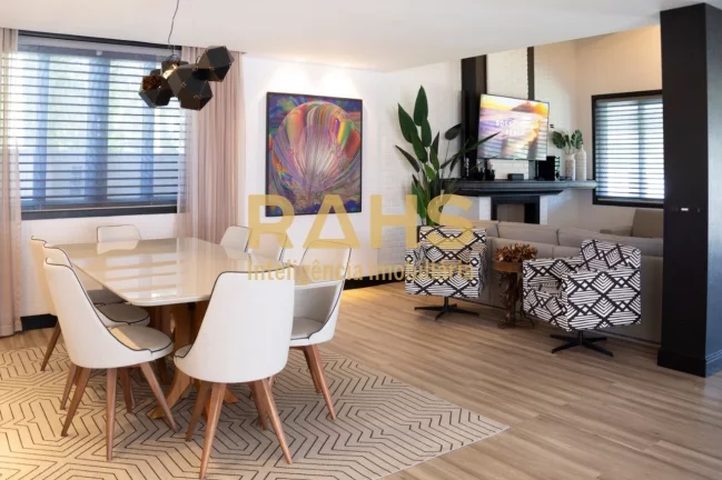 Imagem Linda residência em localização priveligiada no bairro América, pronta para ser sua! Casa de 439...