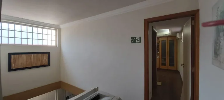 Imagem Excelente imóvel comercial com 3 vagas de recuo , 6 salas sendo com moveis embutidos de excelente q...