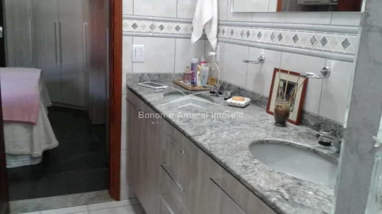 Imagem Casa residencial e comercial à venda em Valinhos

Ótima casa térrea, podendo ser residencial ou c...