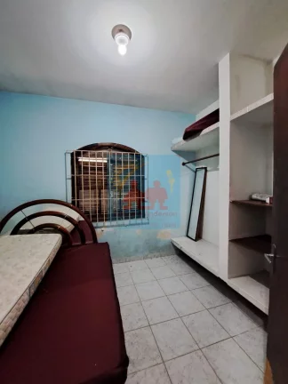 Imagem Casa à 200 metros da Praia de Mongaguá, com churrasqueira e garagem para dois veiculos 250mil