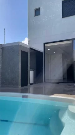 Imagem Sobrado com 3 suítes e 2 vagas de garagem no Bairro Rio Pequeno em Camboriú